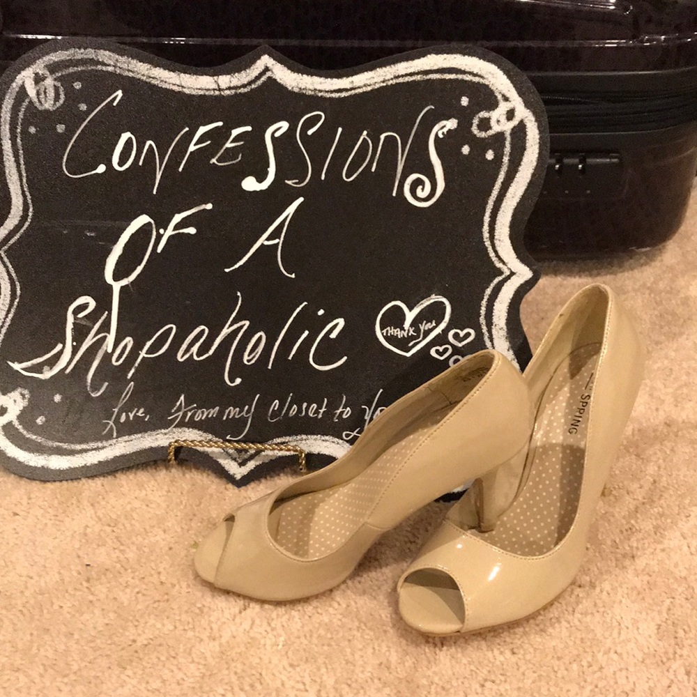 Nude peep toe pumps!